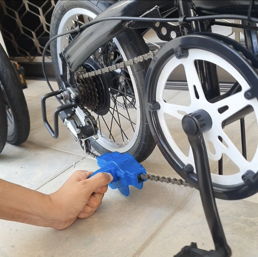 Bicycle Chain Cleaning Kit - Bike Chain Scrubber Brush Set & Glove for MTB Road Bike - Image 2